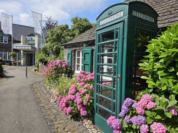 2 Tage Auszeit im Kuschelhotel mit 1 Abendessen Wellings Romantik Hotel zur Linde in Moers inkl. Halbpension Unkategorisiert online kaufen