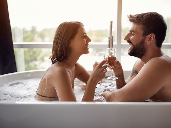 2 Tage Kuschelwochenende mit romantischem Rosenblütenbad Sporthotel Landhaus Wacker 4 Sterne Superior in Wenden inkl. Halbpension Unkategorisiert online kaufen