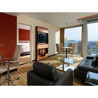Dream-Suite & erlesenes Dinner / 3 Tage Courtyard by Marriott Düsseldorf Hafen inkl. Halbpension Unkategorisiert online kaufen