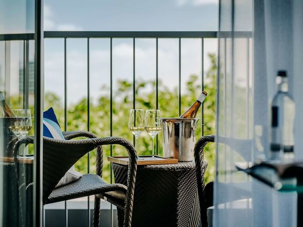 Hallo Düsseldorf! 5 Tage im Hotel Ko59 Hotel Kö59 Unkategorisiert online kaufen Hallo Düsseldorf! 5 Tage im Hotel Ko59 Hotel Kö59 Unkategorisiert online kaufen